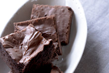 Load image into Gallery viewer, a dish containing 3 chaclate brownies
